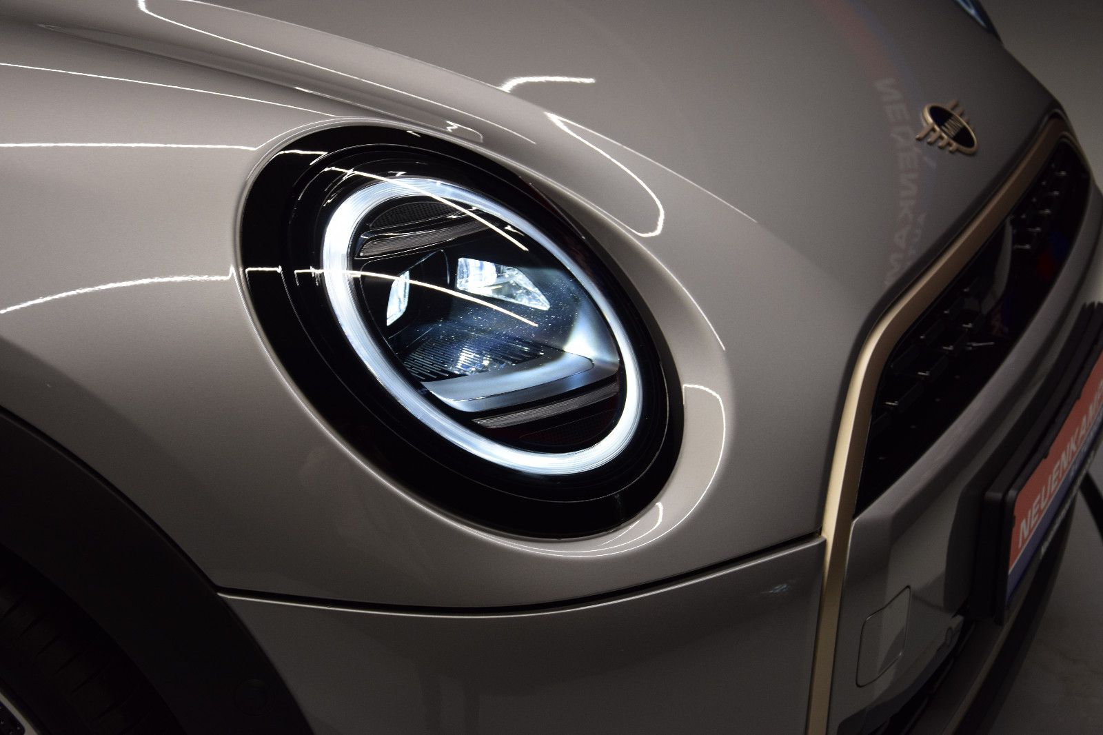 Fahrzeugabbildung MINI Cooper C 3-trg. Favoured Trim HUD Leder