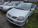 Nissan Almera Tino - silberne Nissan Almera