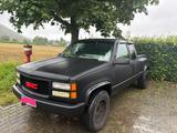GMC Sierra K1500 Stepside 4x4, LKW, LPG - schwarze GMC Sierra