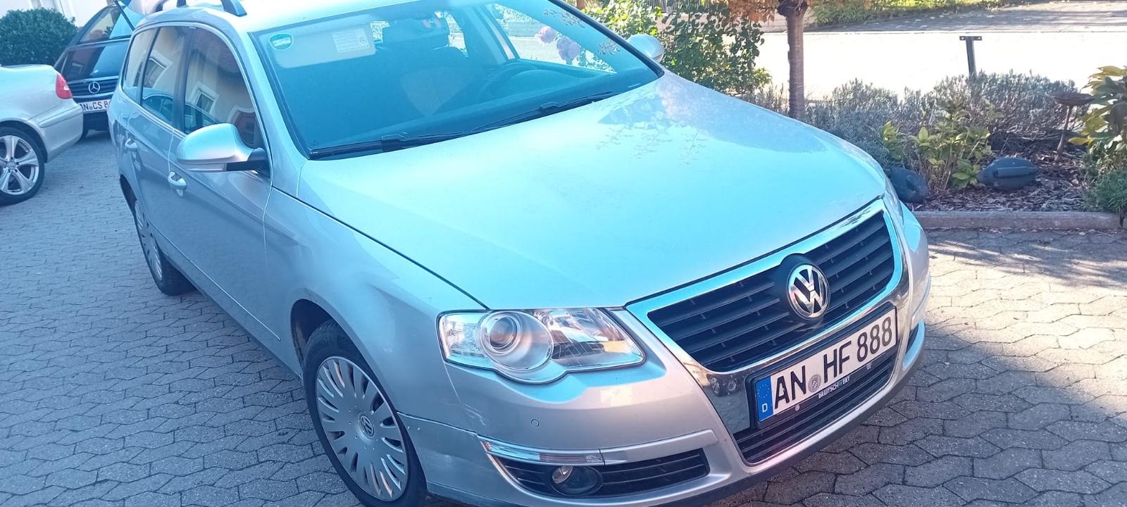 Volkswagen Passat 2009 — rear view