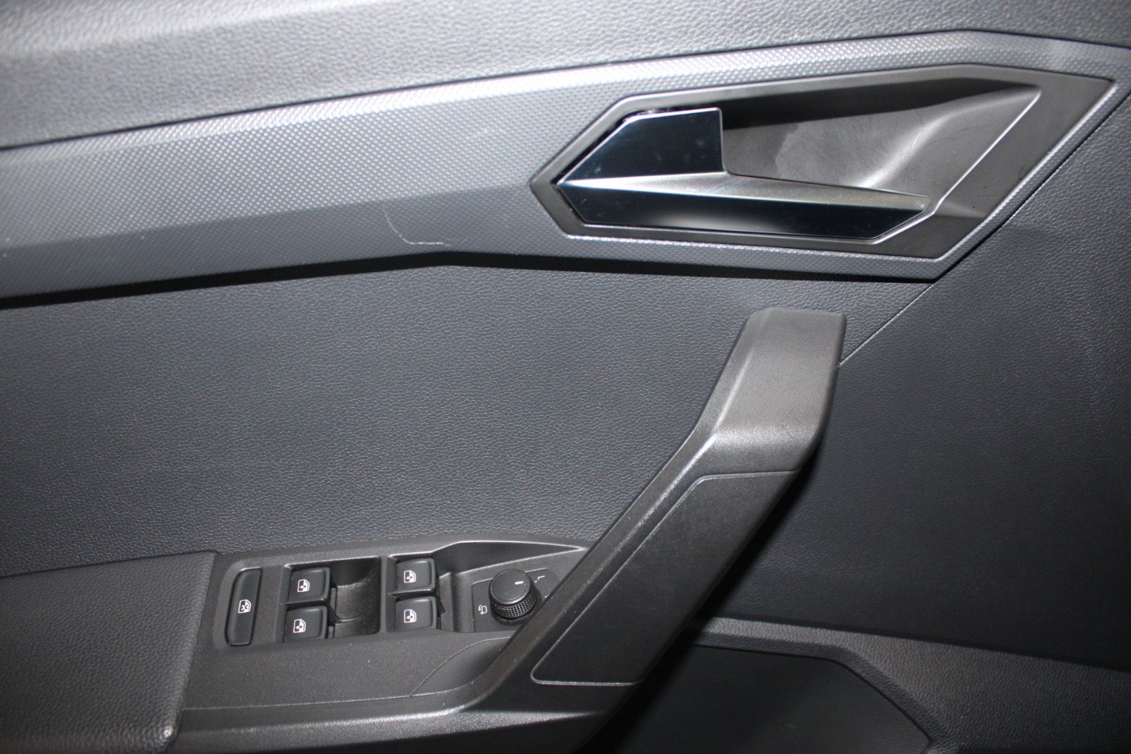 Fahrzeugabbildung SEAT Arona 1.0 TSI Style LED PDC Kamera Allwetterreif