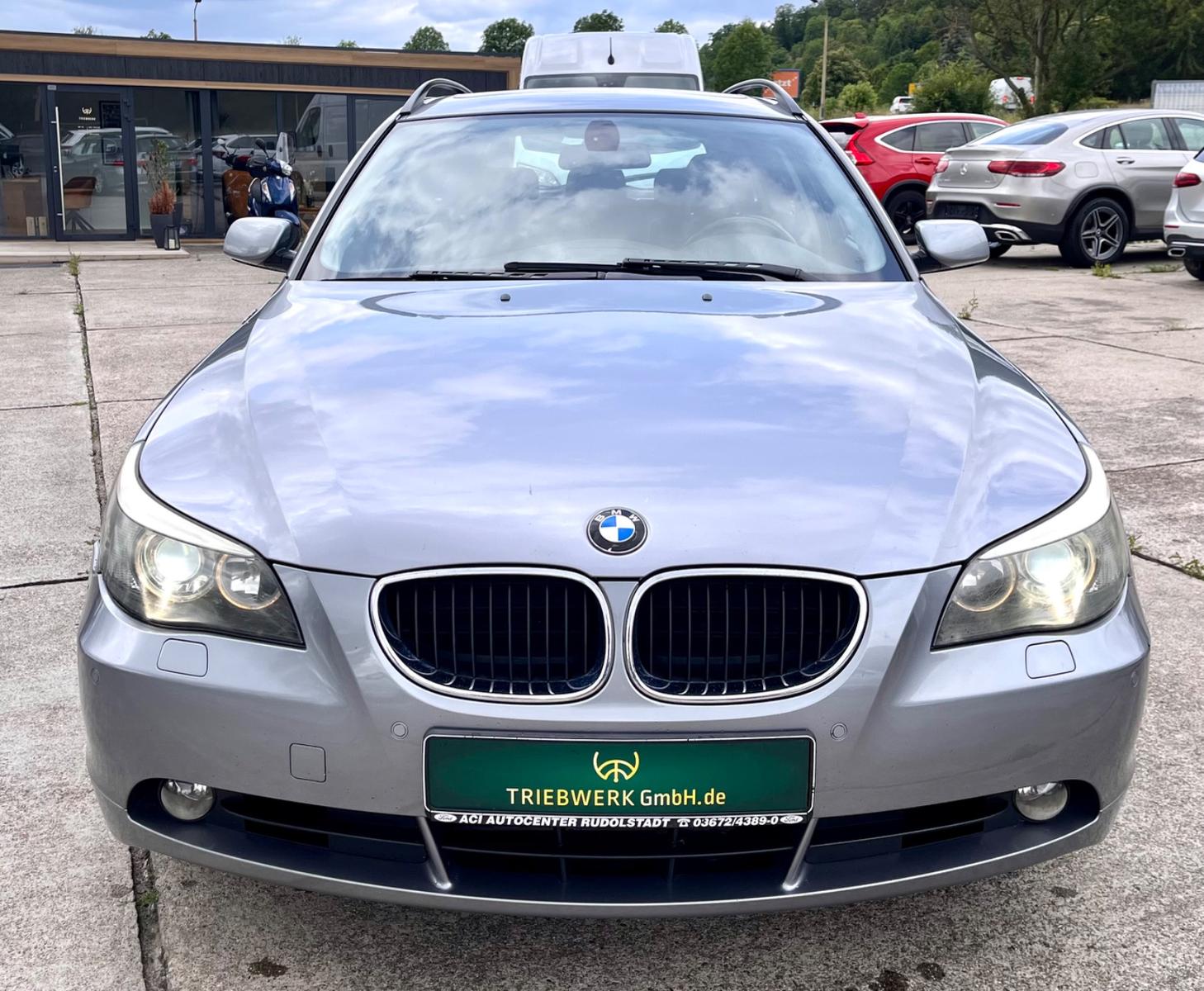 BMW 525 2005 — rear view