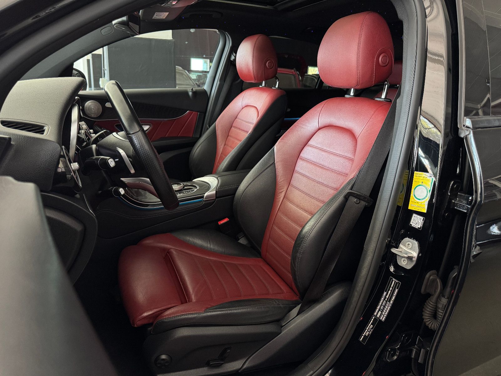 Fahrzeugabbildung Mercedes-Benz GLC 250 d COUPE 4M 9GT AMG LINE PLUS EDITION 1