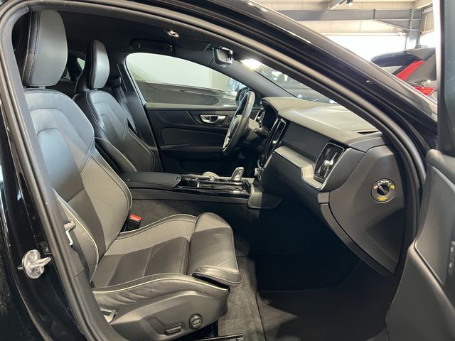 Volvo V60 T6 R-Design Recharge AWD *BigBattery* Kamera
