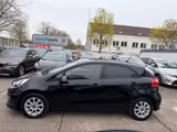 Kia Rio Attract*ALU*KAMERA*NAVI*TEMPOMAT*KLIMA* - Kia Rio: Limousine
