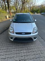 Ford Fiesta 1,4 16V Silver Magic Silver Magic - Ford Fiesta Magic mit Benzin-Antrieb