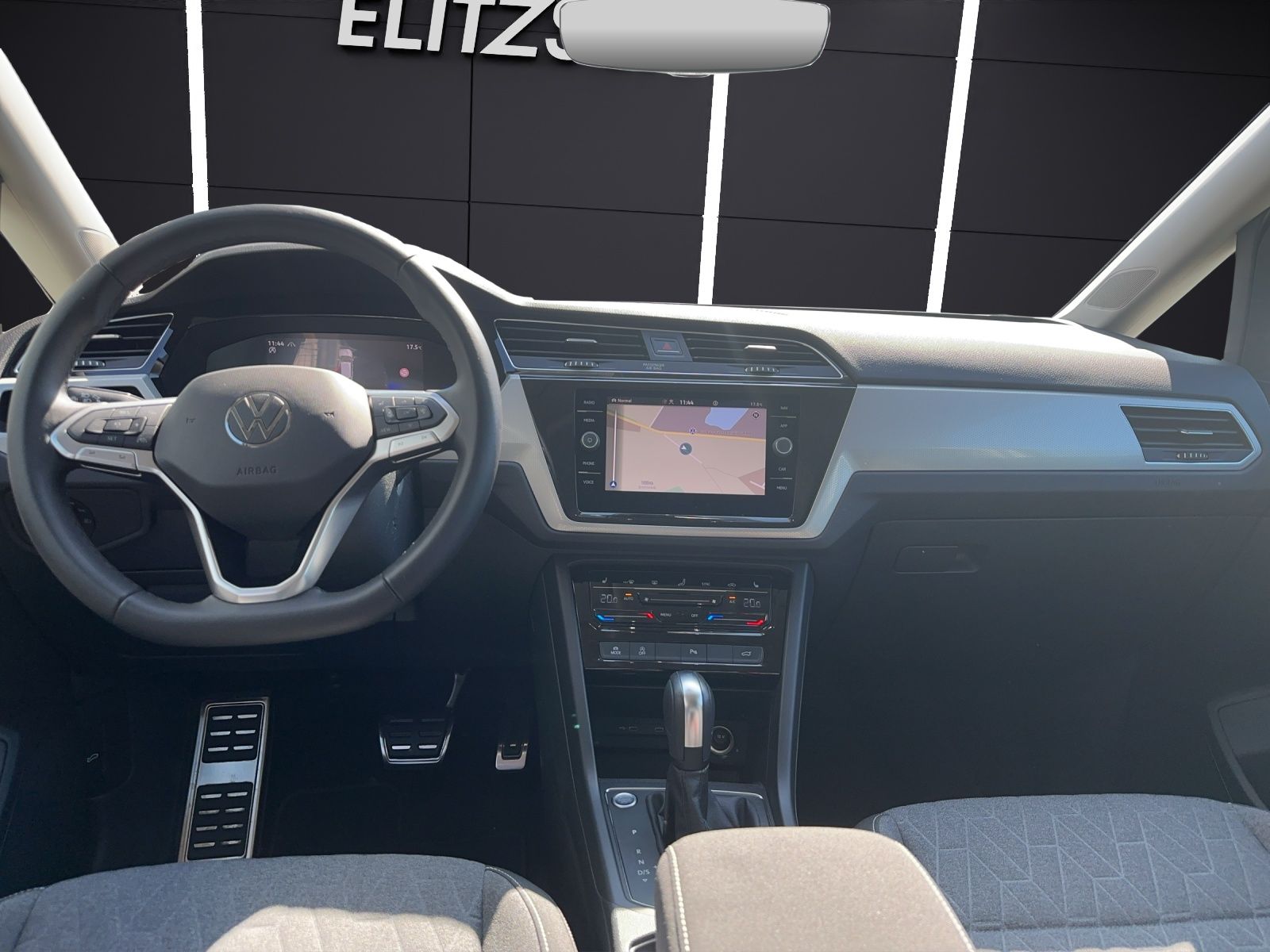 Fahrzeugabbildung Volkswagen Touran Move TDI DSG 7-Sitzer Matrix ACC 17" SHZ