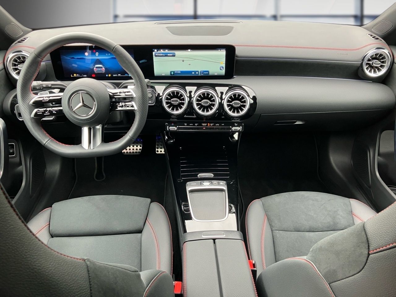Fahrzeugabbildung Mercedes-Benz CLA 180 SB AMG+NIGHT+AHK+KAMERA+LENKRADHEIZ+