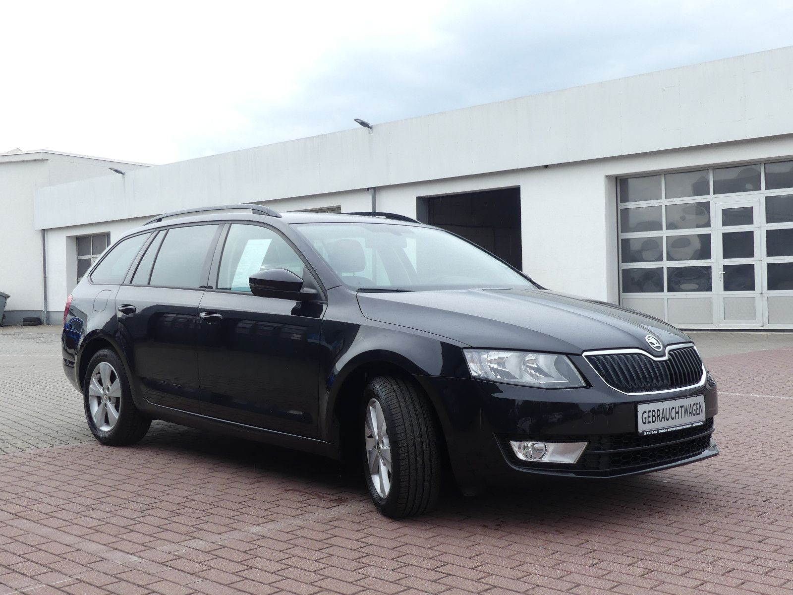 Fahrzeugabbildung SKODA Octavia Combi Elegance 1,4 TSI