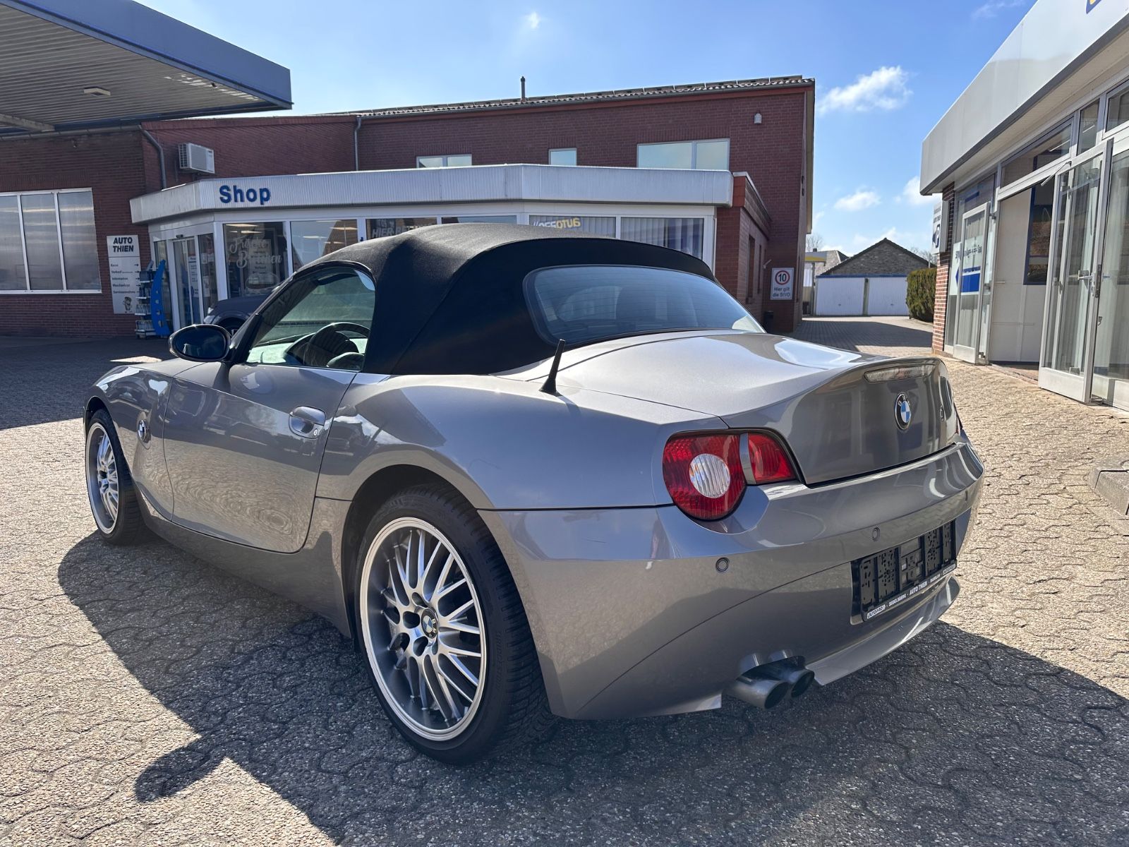 Fahrzeugabbildung BMW Z4 Roadster 2.2i Xenon/Leder/GRA/HiFi/PDC/Klima