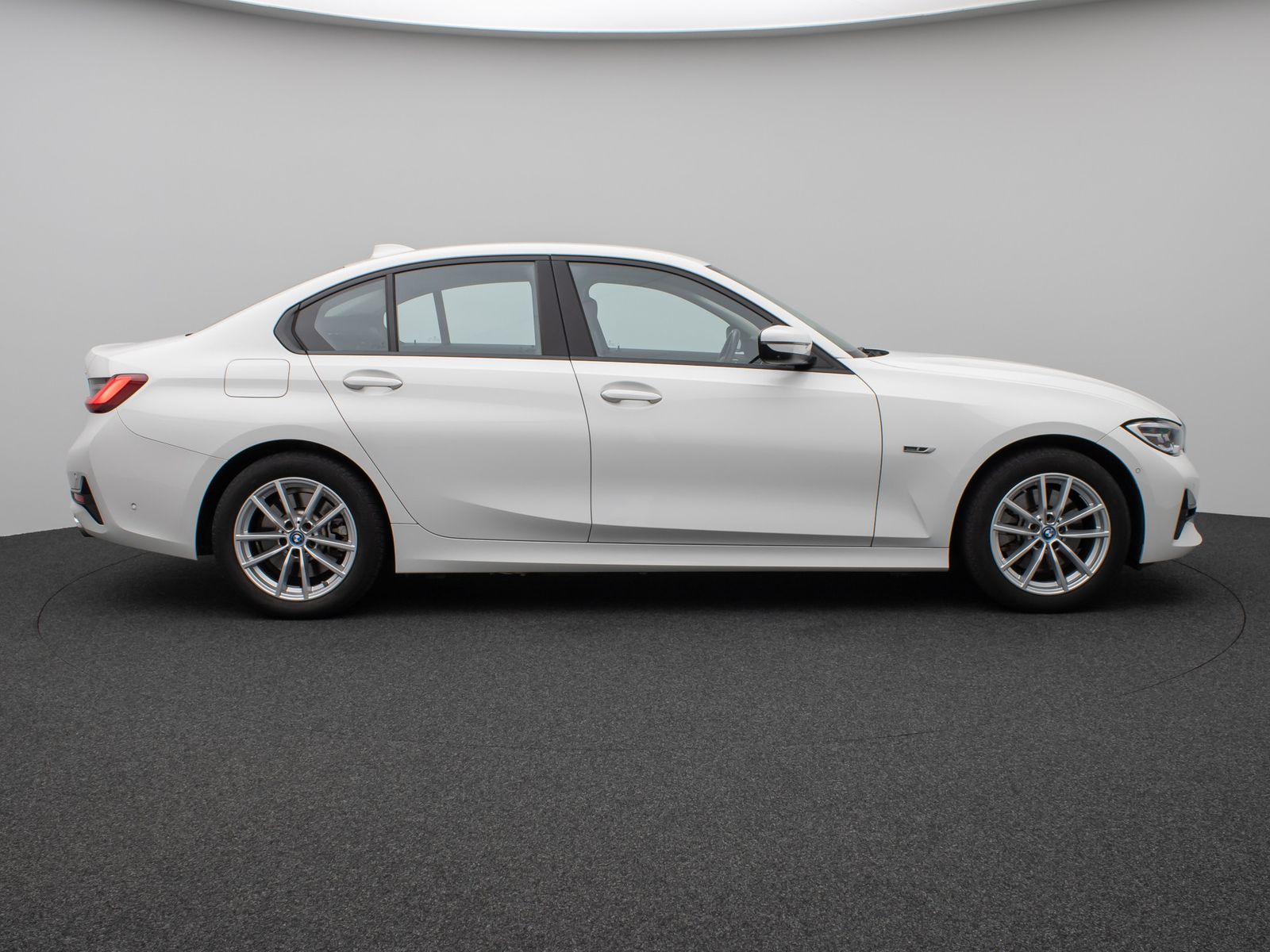 Fahrzeugabbildung BMW 320e 360°DAB WLAN CockPiPro DrivAssis LED Alarm