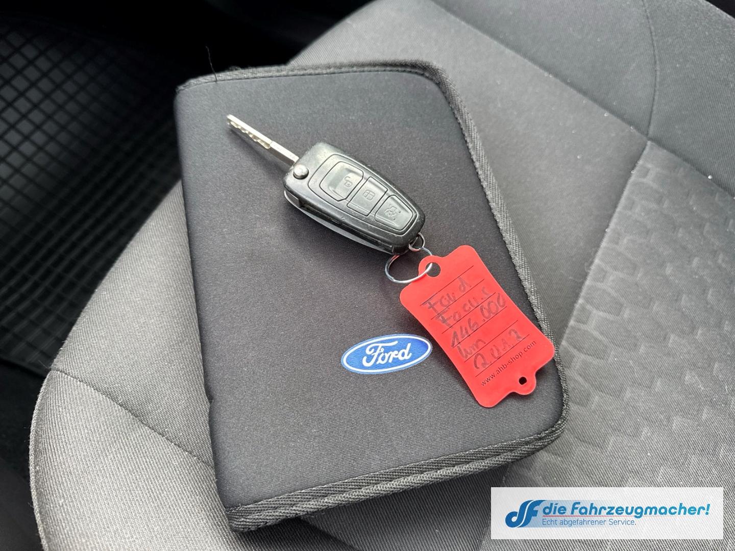 Ford Focus 2012 — photo 27