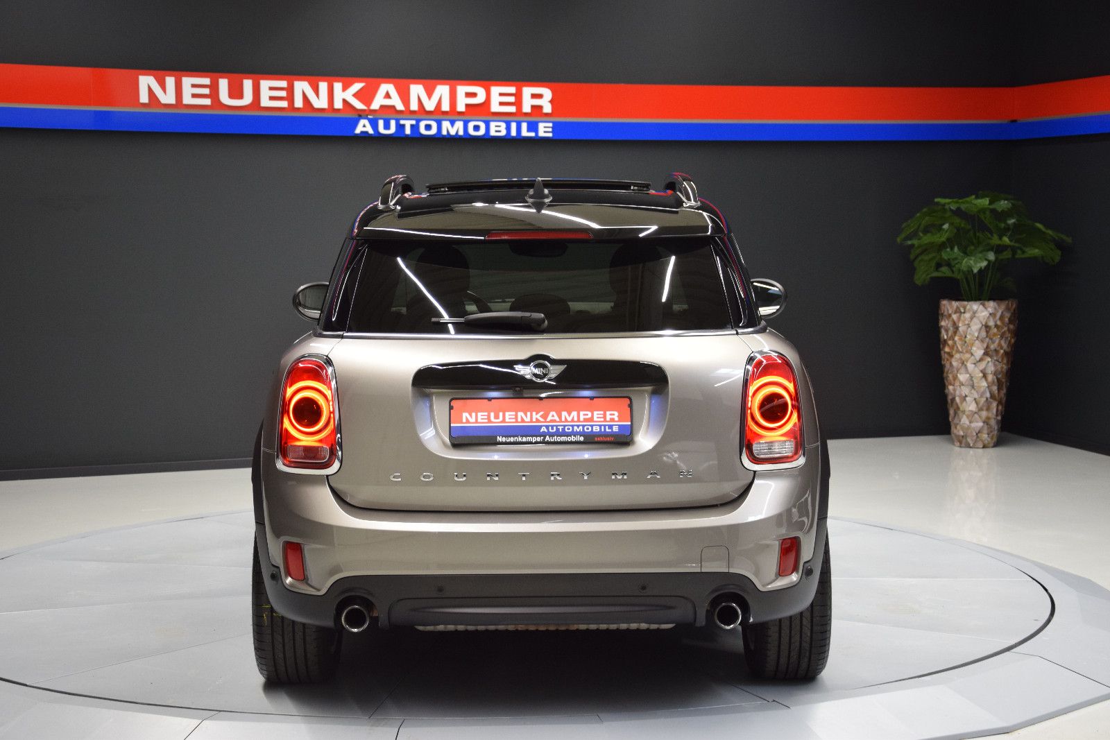 Fahrzeugabbildung MINI Countryman S Pano ACC HuD LED 1.Hand