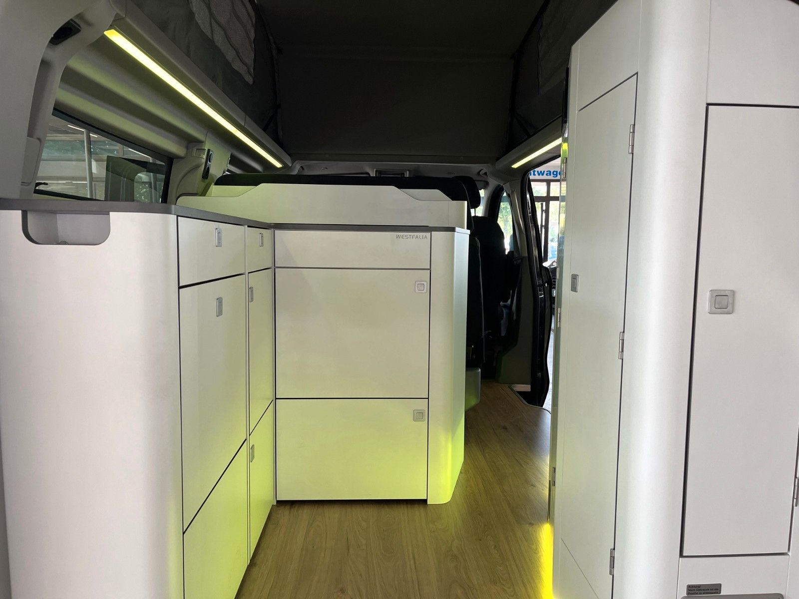 Fahrzeugabbildung Ford NUGGET L2 Titanium Aufstelldach Markise uvm.