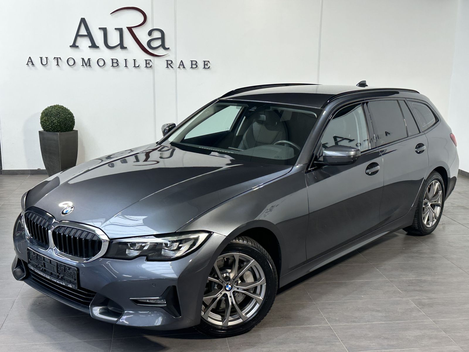 Fahrzeugabbildung BMW 330i Touring Sport-Line NAV+LED+SHZ+HiFi+AHK+VC