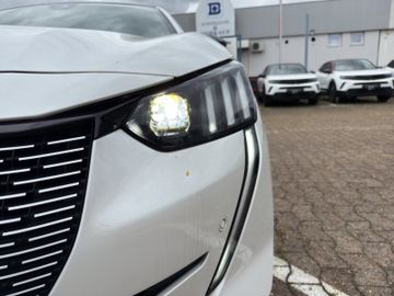 Peugeot 208 e GT Pack 136 50kWH Navi+RFK+SHZ+Carplay+Pan