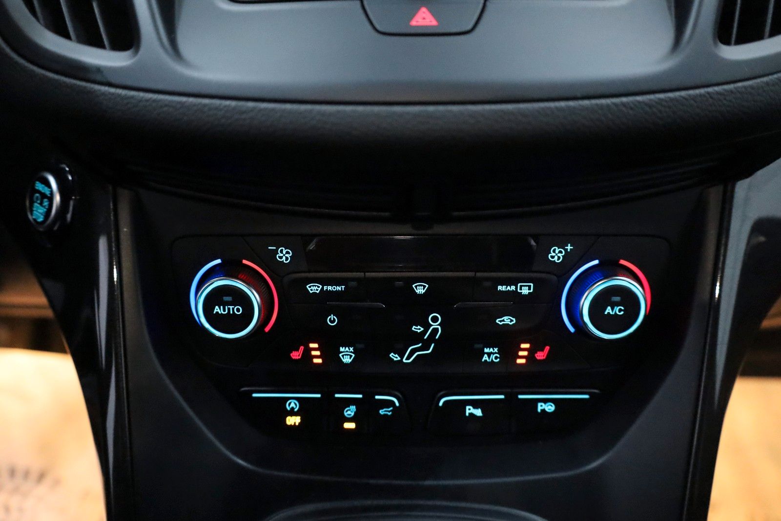 Fahrzeugabbildung Ford Kuga ST-Line 4X4, T.Leder,Navi,Kamera, AHK,SR+WR