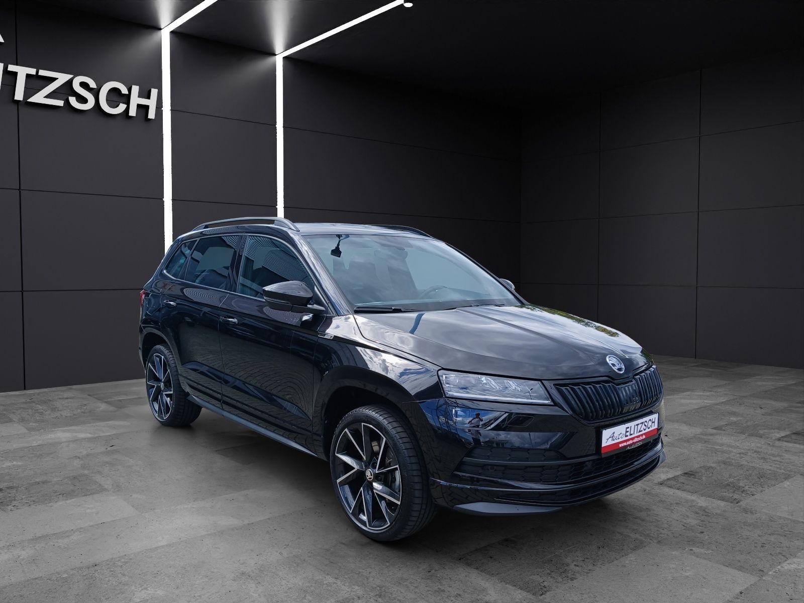 Fahrzeugabbildung SKODA Karoq TSI Sportline DSG LED AHK Navi ACC PDC SH