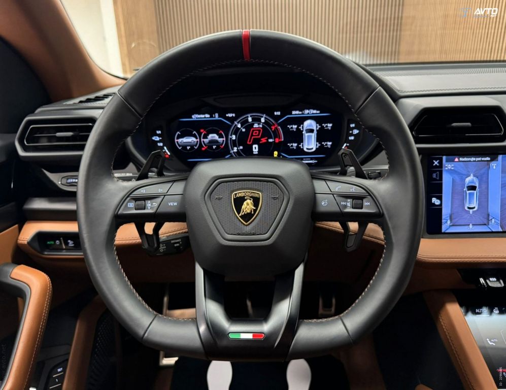 LAMBORGHINI Urus 2026