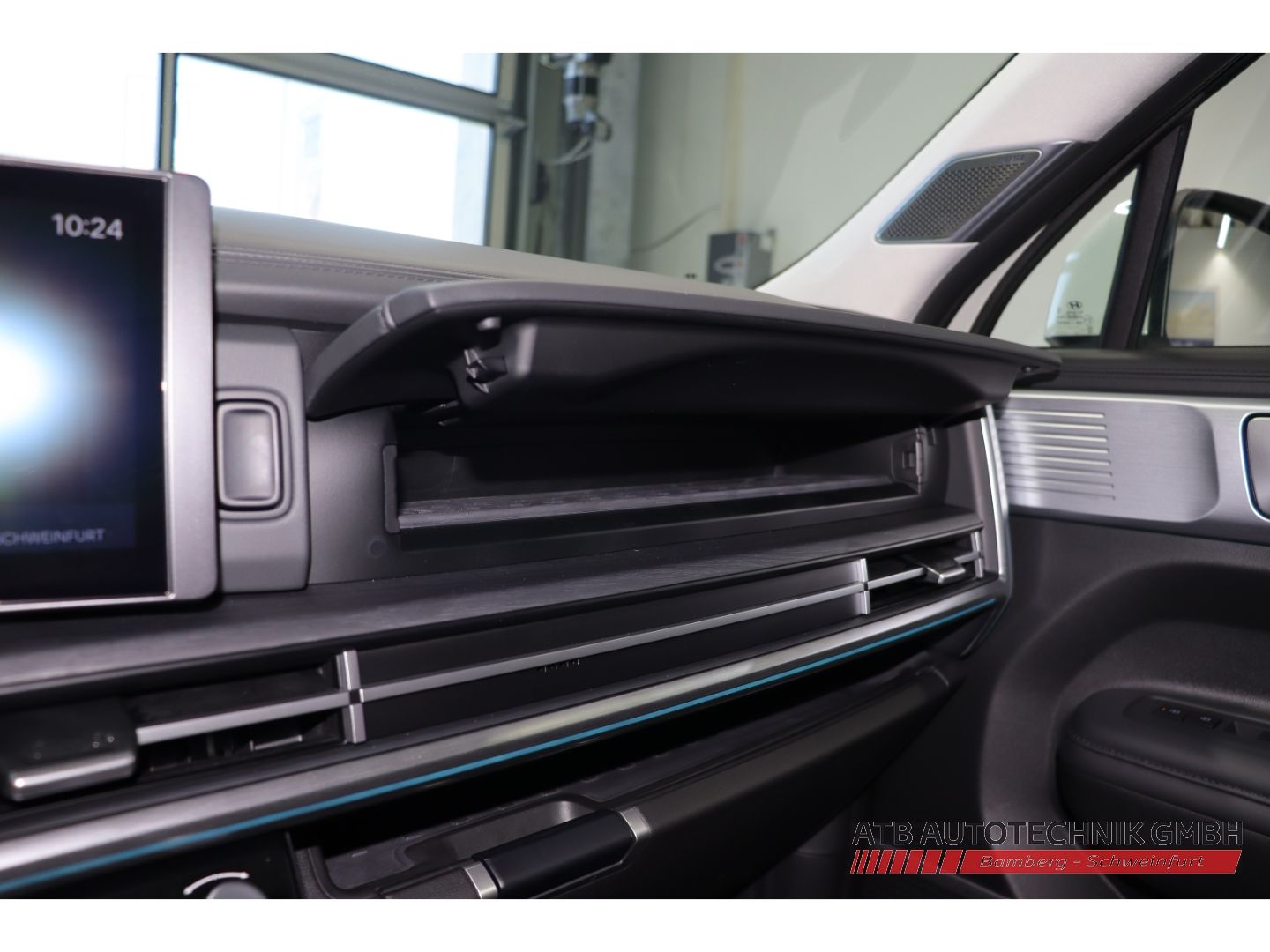 Fahrzeugabbildung Hyundai SANTA FE Intro 1.6 T-GDI Hybrid 4WD HUD Navi Mem