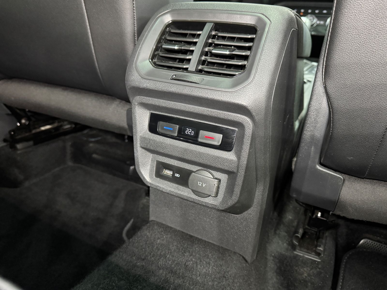 Fahrzeugabbildung Volkswagen Tiguan Allspace Highline 4Motion|R-LINE|PANO|AHK