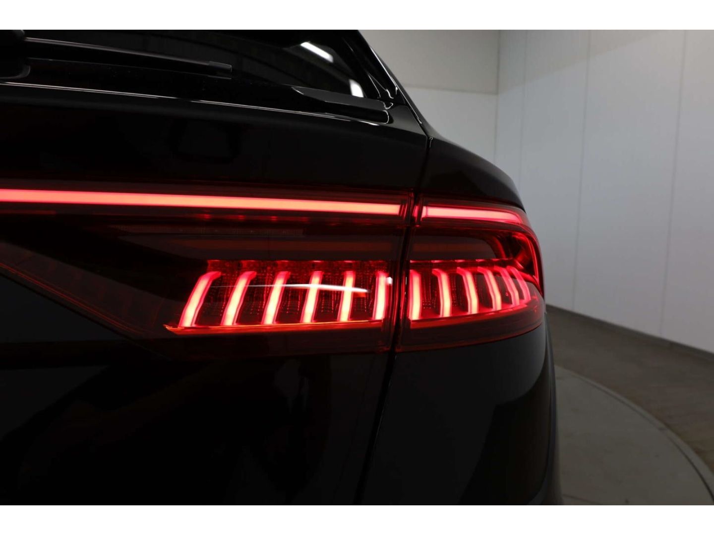 Audi Q8 55 TFSI quattro foto 25