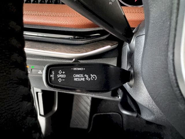 Skoda Superb Combi L&K Leder AHK Standh. Rollo 360Cam