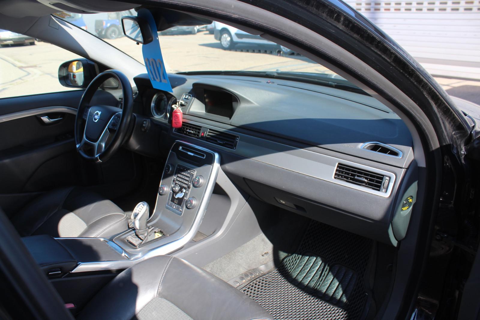 Volvo V70 2013 — photo 9