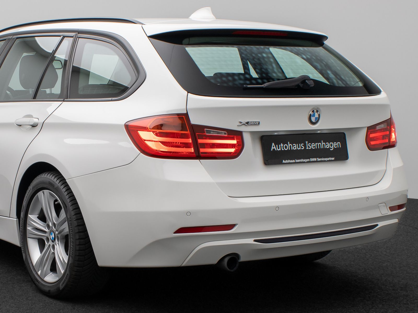 Fahrzeugabbildung BMW 320d Sport Line Xenon NaviPro HUD PDC FernlichtA