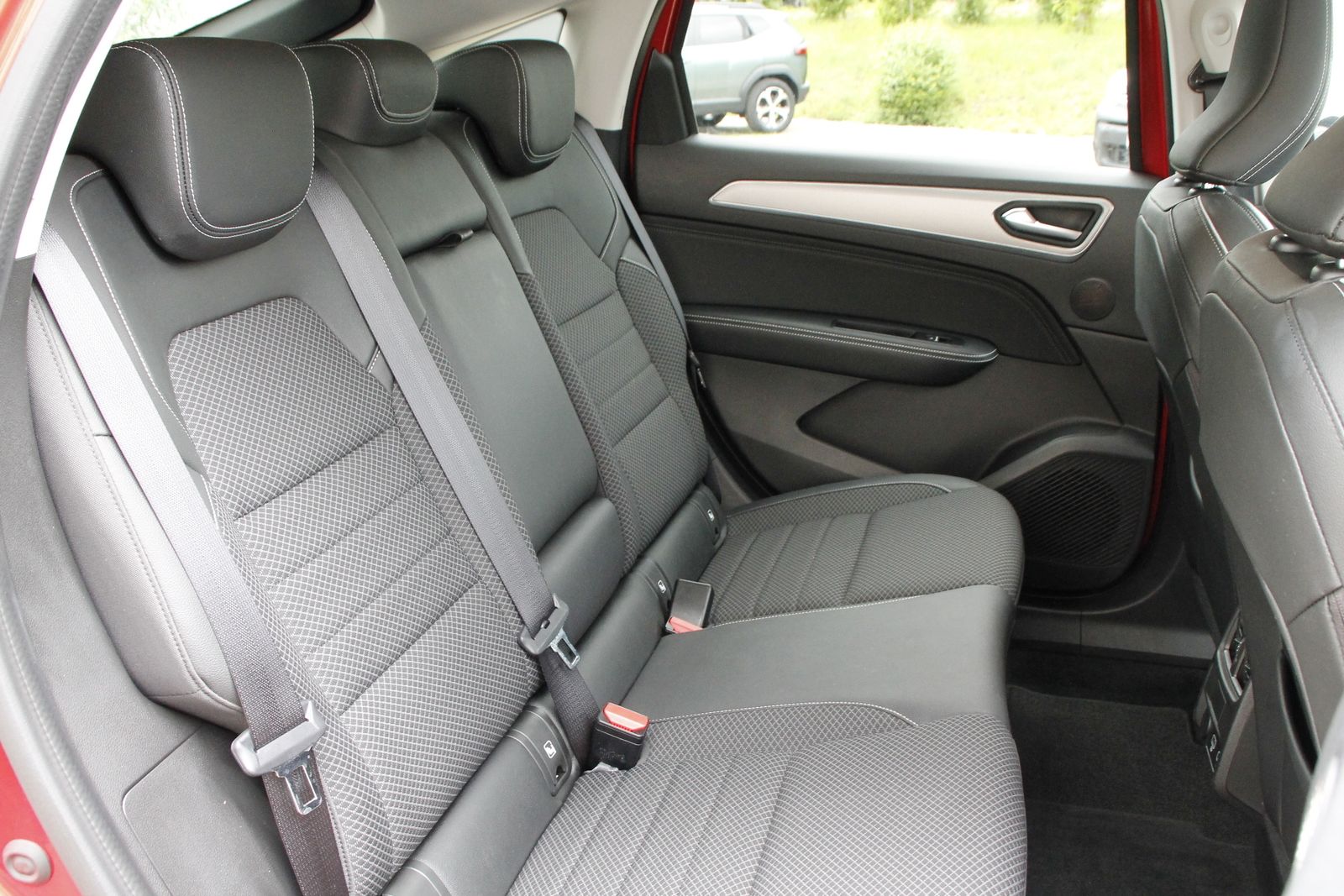 Fahrzeugabbildung Renault Arkana INTENS TCe 140 EDC
