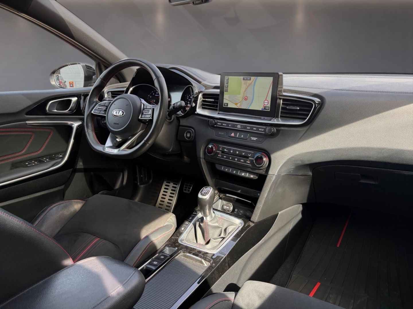 Fahrzeugabbildung Kia Ceed GT El. Panodach Navi Leder Memory Sitze Sou