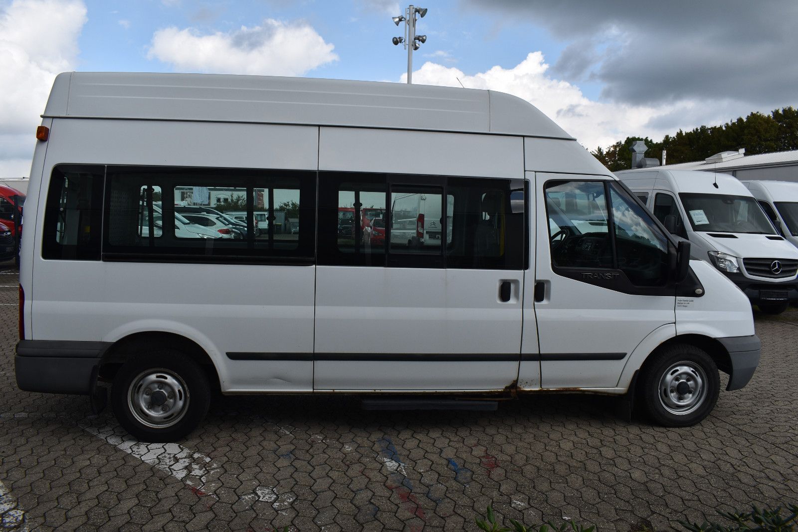 Fahrzeugabbildung Ford Transit Kombi FT 300 L Behindertengerecht  *2335