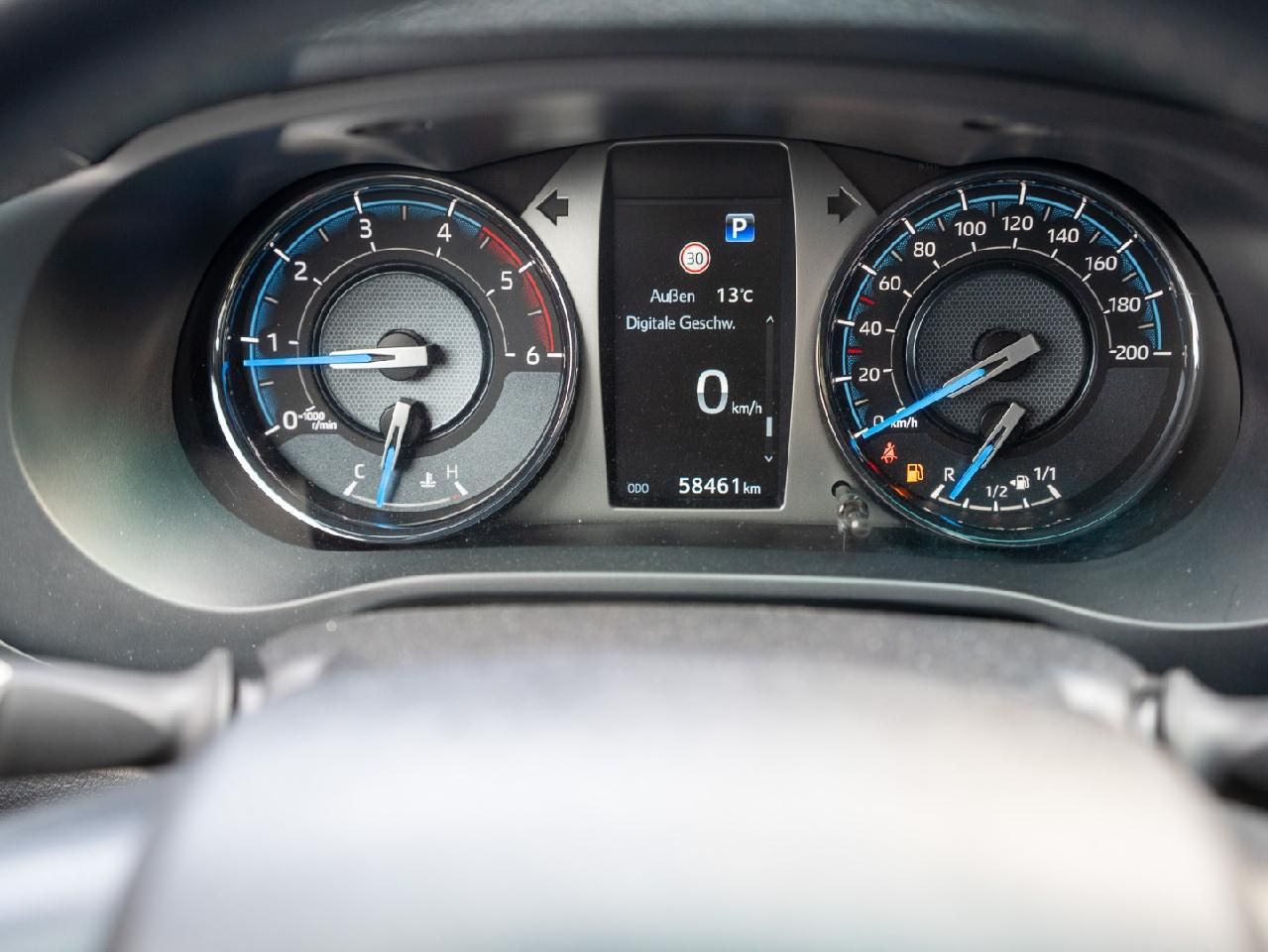 Fahrzeugabbildung Toyota Hilux Double Cab Invincible 4x4