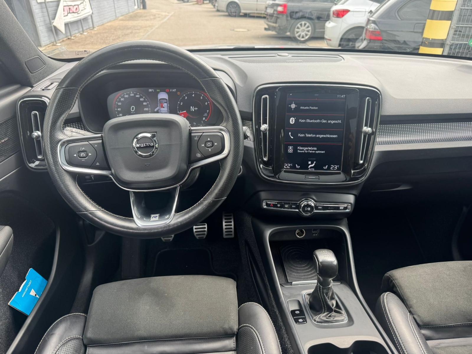 Volvo XC40 R Design 2WD T3-Xenium-Sensus-Kamera-Pano-