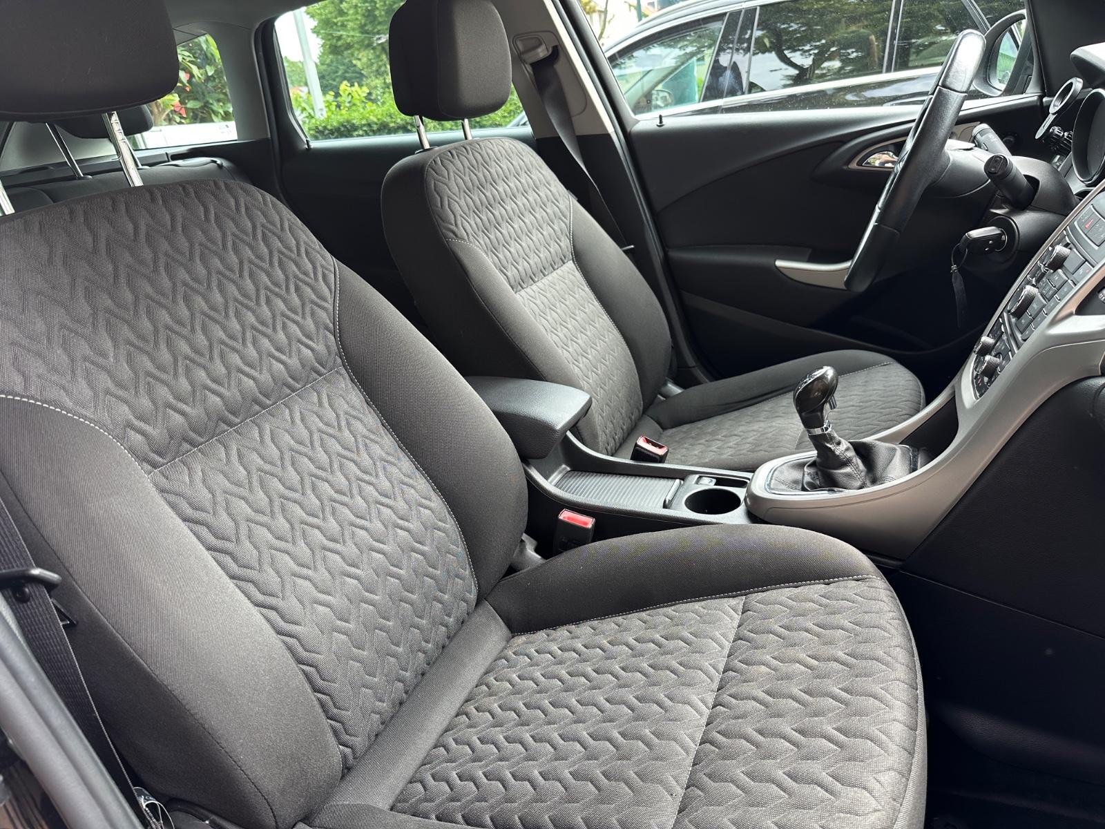 Opel Astra 2013 — photo 7