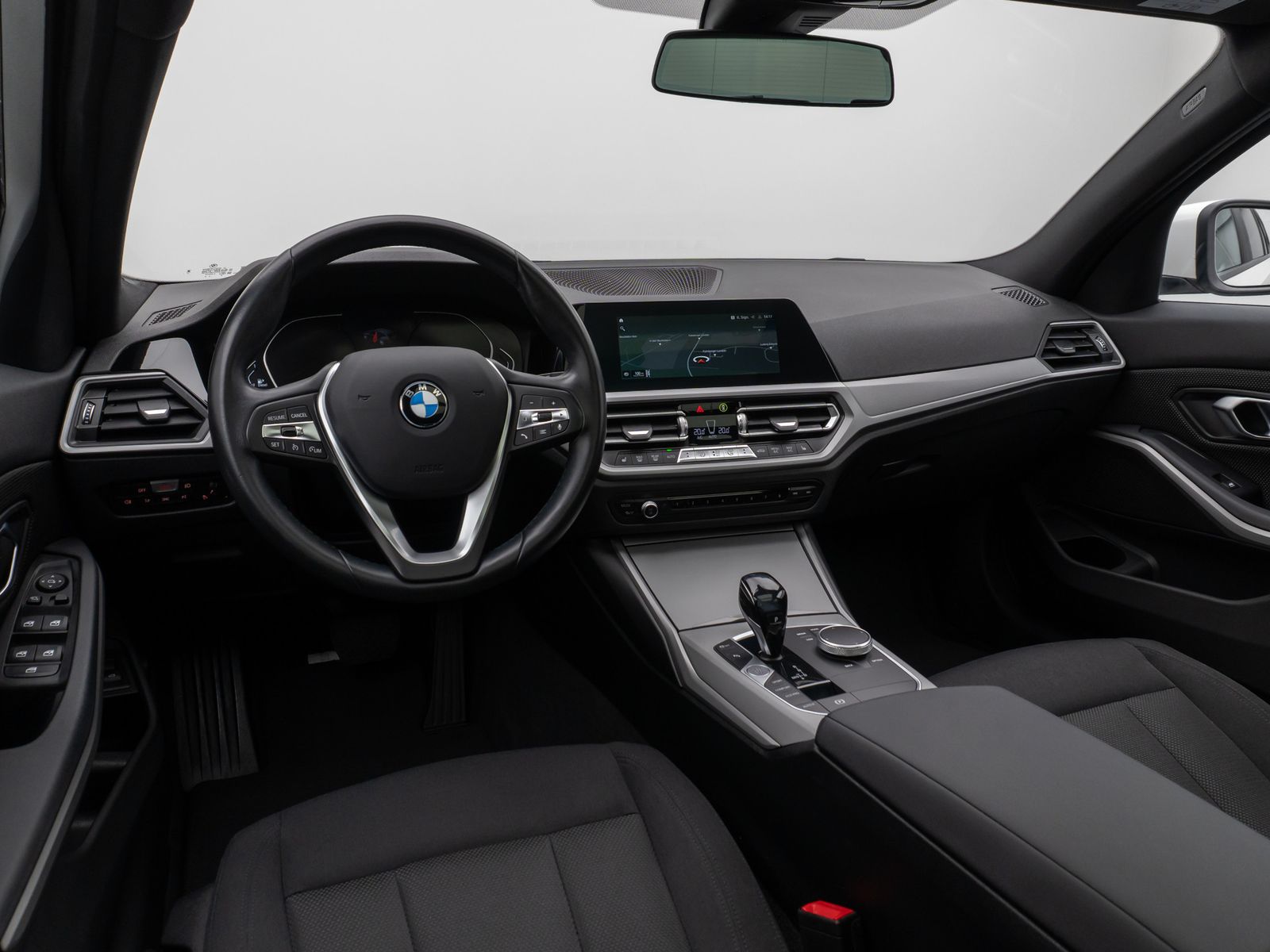 Fahrzeugabbildung BMW 320d xD Panorama DAB PDC Geschwindigkeitsreg LED