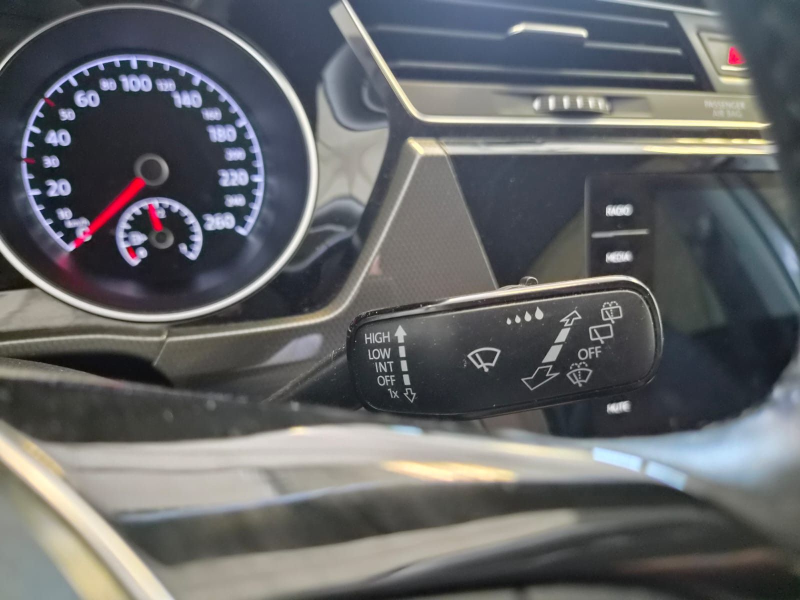 Fahrzeugabbildung Volkswagen Touran IQ.DRIVE / 1. HAND / MWST