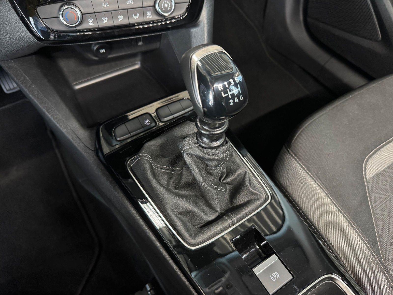 Fahrzeugabbildung Opel Mokka 1.2 Turbo Edition "Klima Tempomat DAB LED"