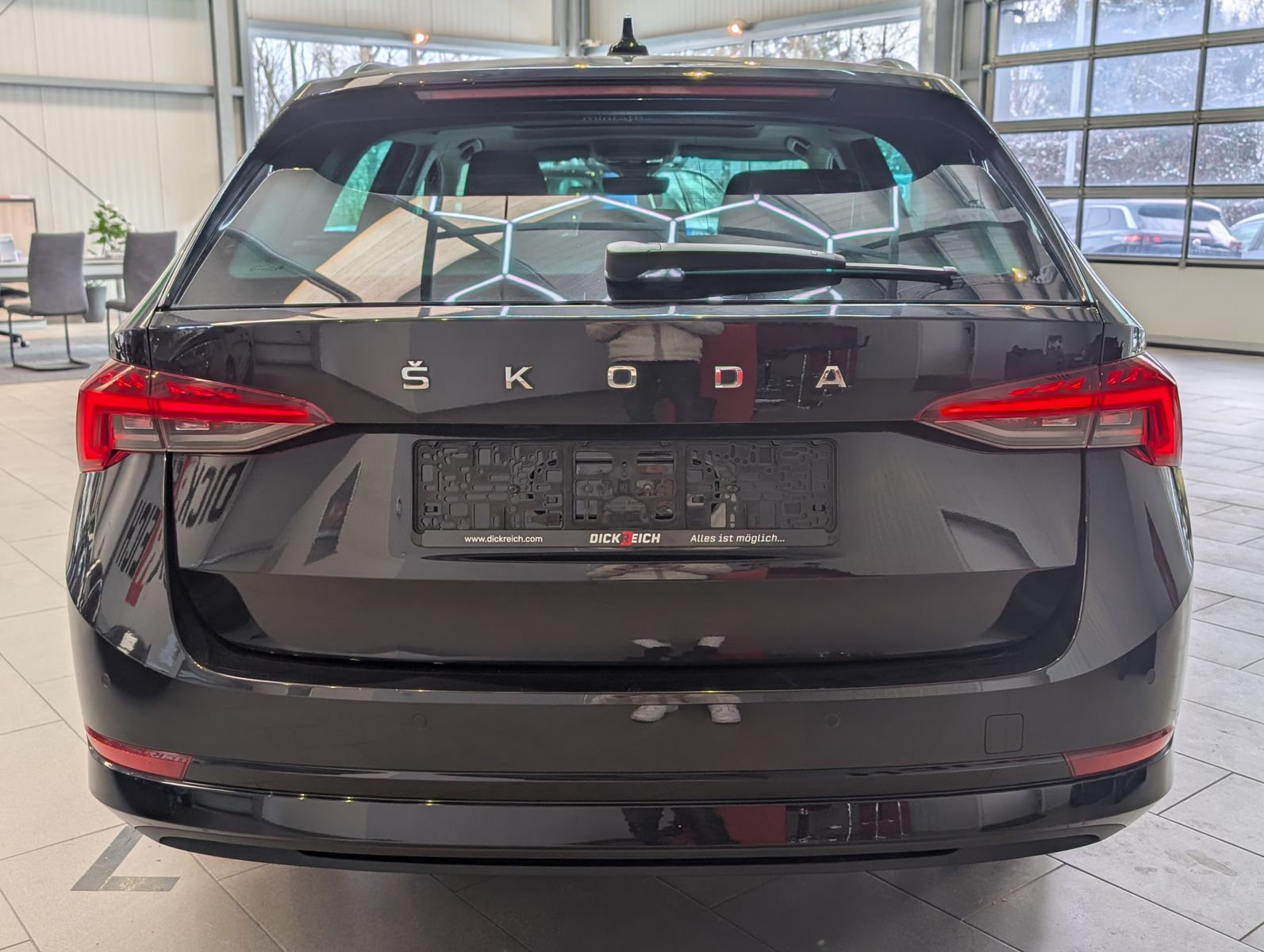 Fahrzeugabbildung SKODA Octavia 2.0 TDI First Edition LED Memory Pano 17