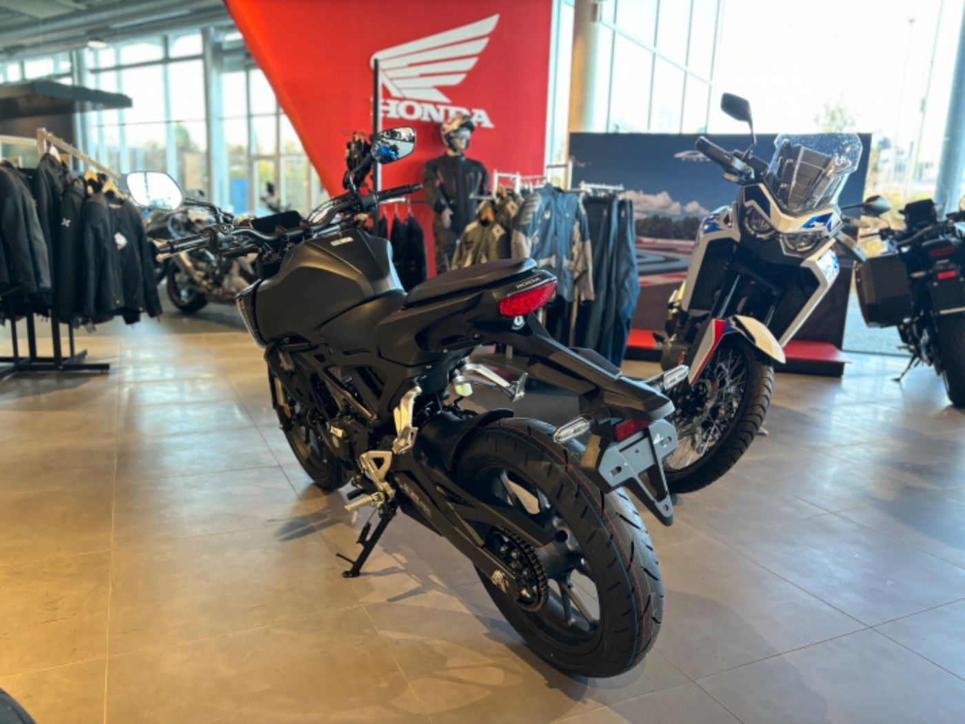 Fahrzeugabbildung Honda CB 125 R, 6 Jahre Garantie, 2025