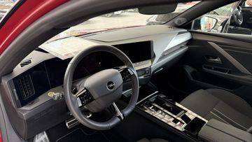 Fotografie des Opel Astra Sports Tourer 1.2 Turbo Automatik GS