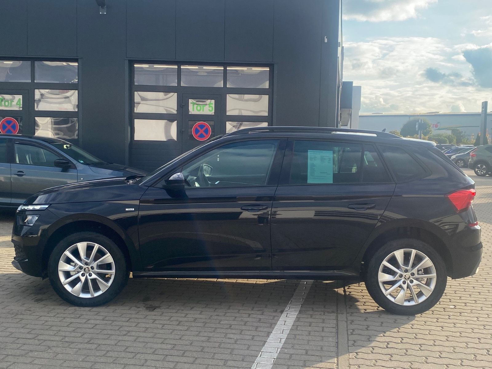 Fahrzeugabbildung SKODA Kamiq 1.5l TSI ACT TOUR *LED*NAV*ACC*KAMERA*PDC*