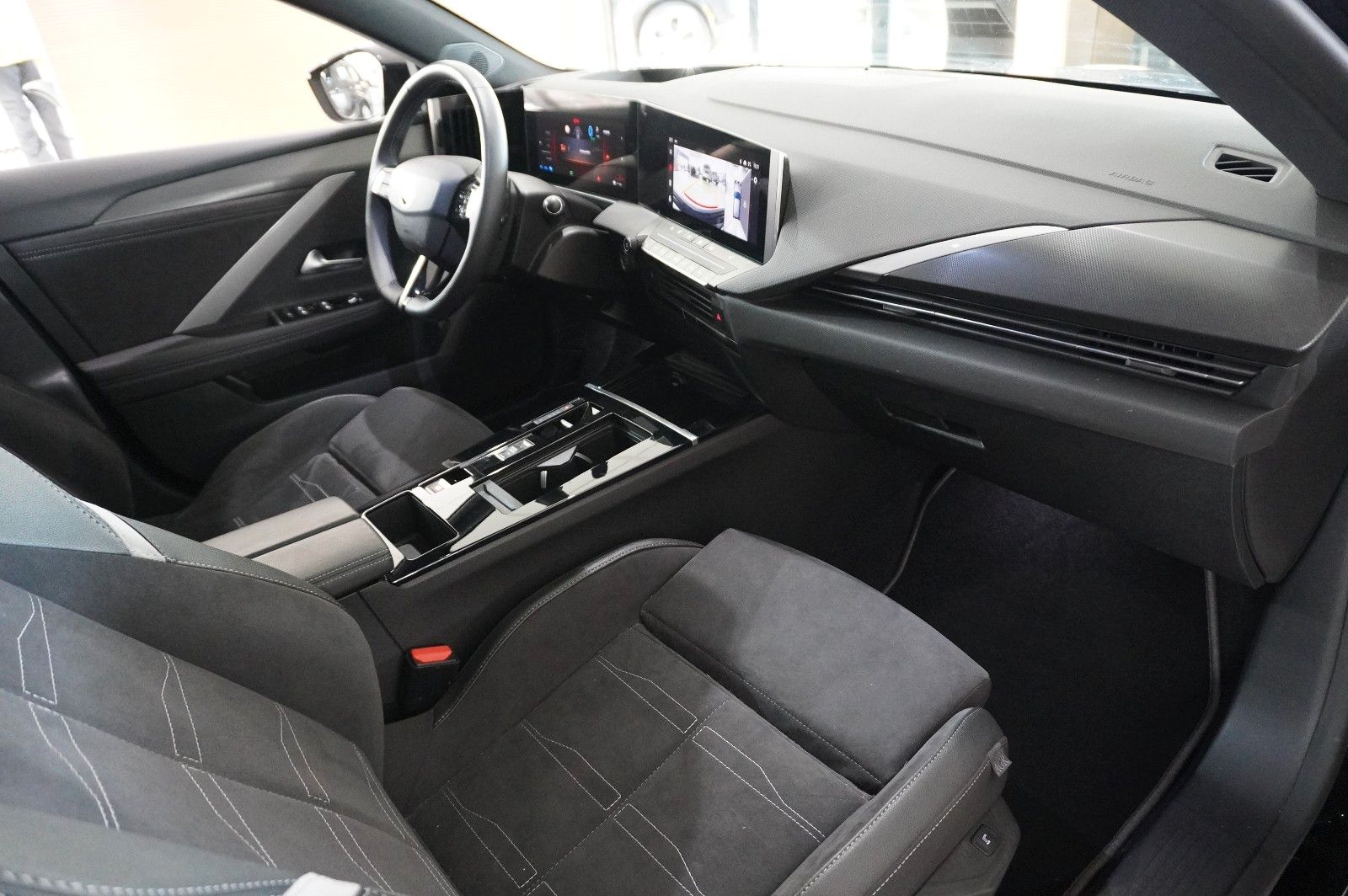 Fahrzeugabbildung Opel Astra L Lim. 1.6 HYBRID GS SPORT NAVI/360°/SPORT