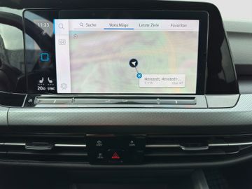 Fotografie des VW Golf VIII Active Navi LED