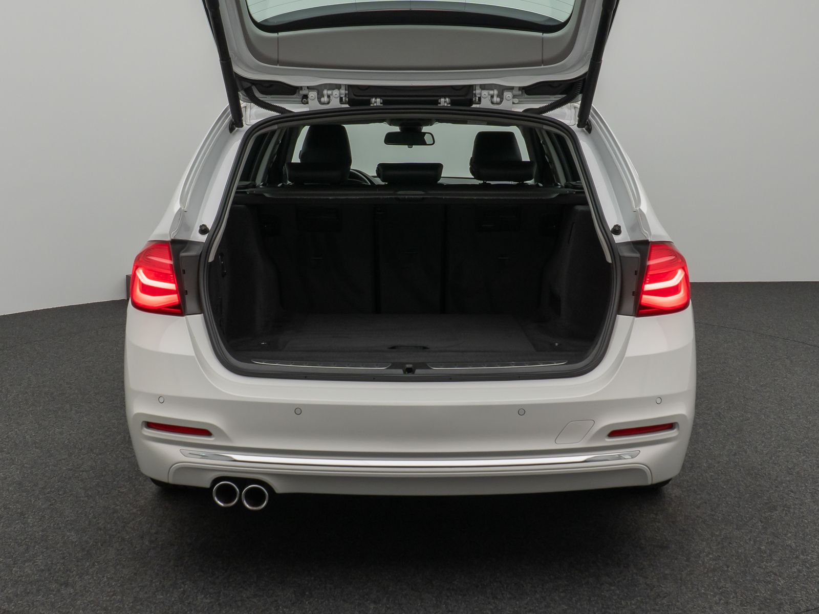 Fahrzeugabbildung BMW 320d Luxury Line Kamera HUD HiFi Stop&Go Komfort