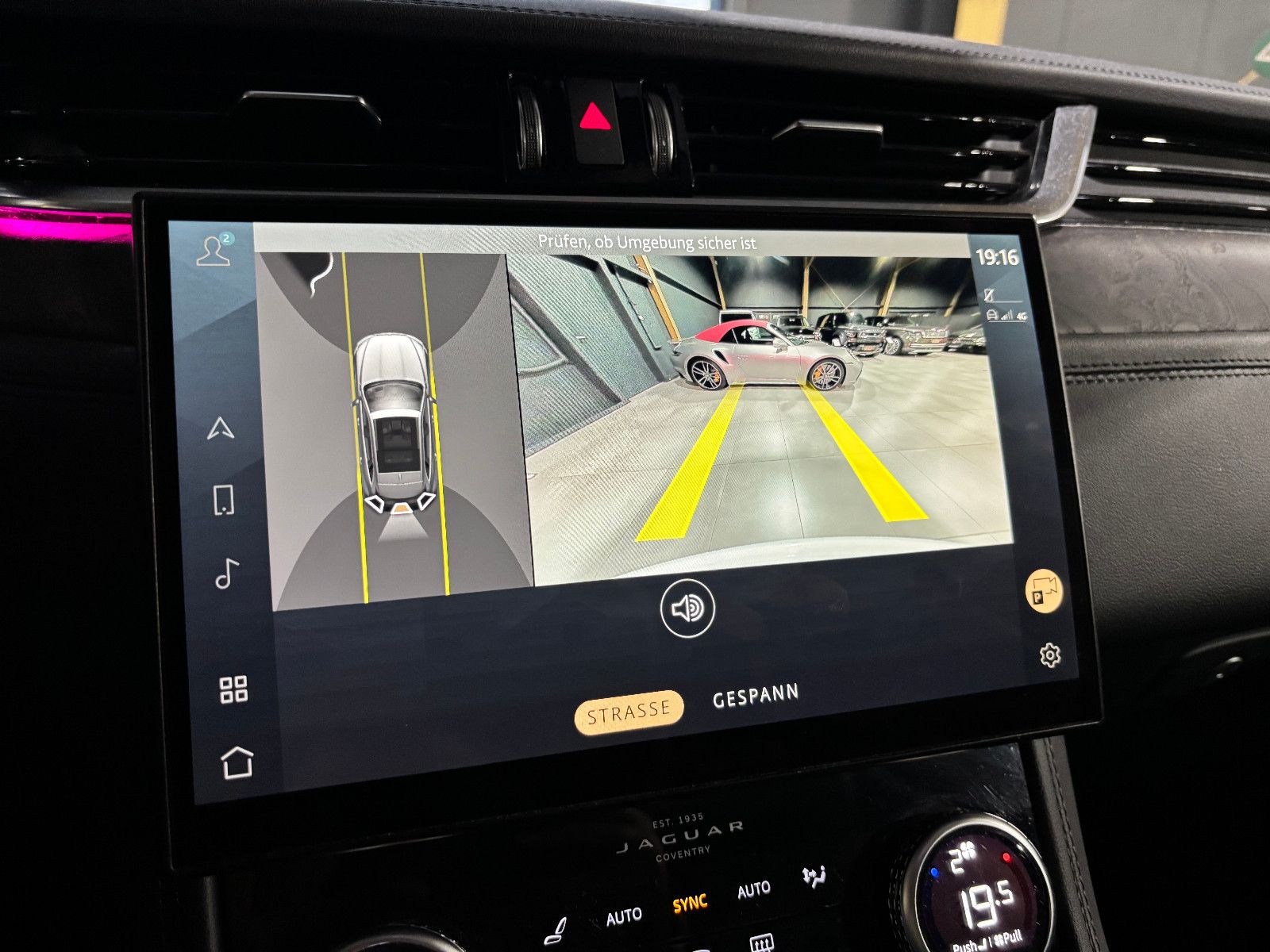 Fahrzeugabbildung Jaguar F-PACE SE AWD/D300KA;ERA/MASSAGE/APPLE/NAVI/KAM