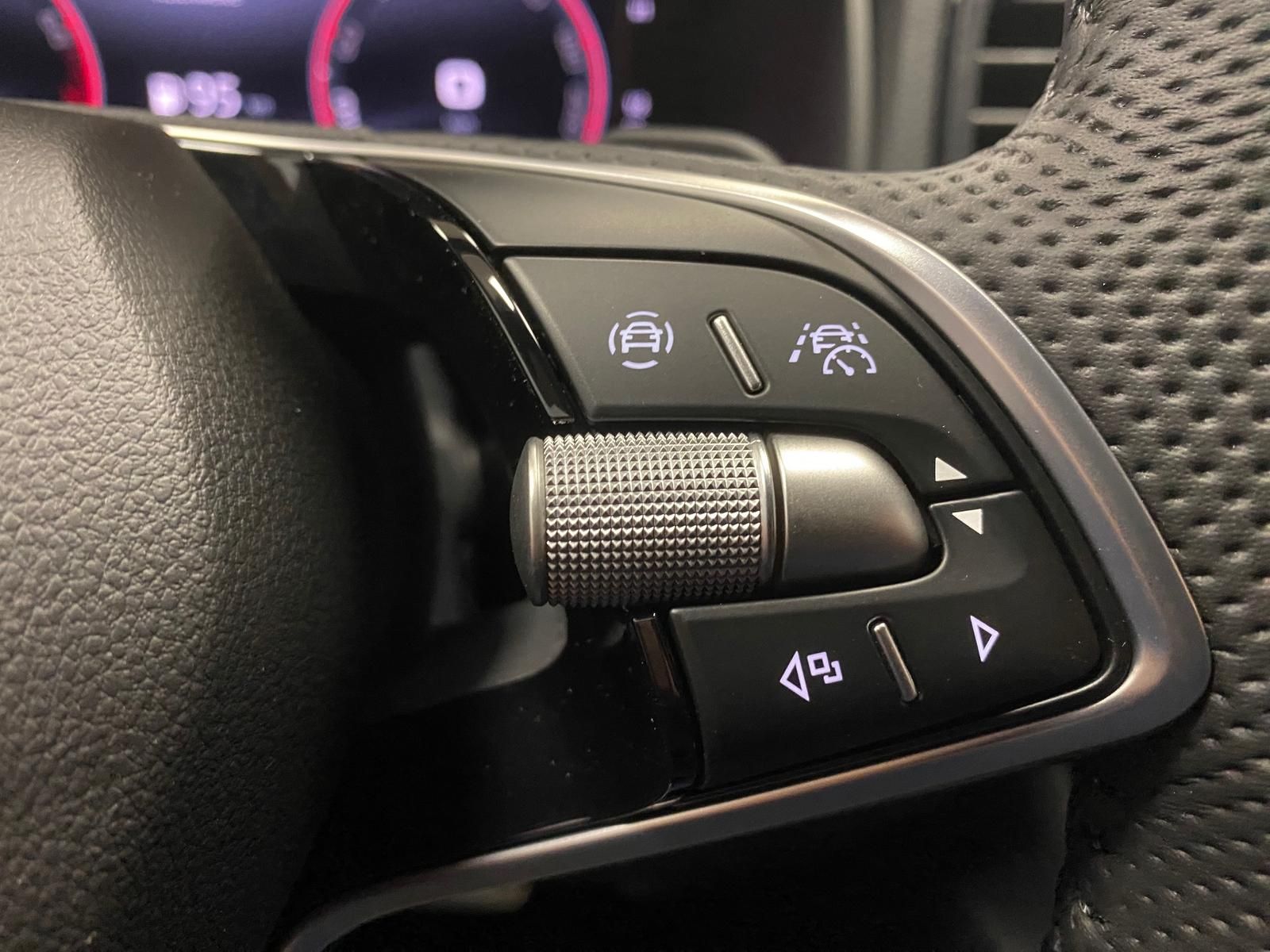Fahrzeugabbildung SKODA Karoq 1.5 ACT SPORTLINE+5J GA+MATRIX+ACC+360+AHK