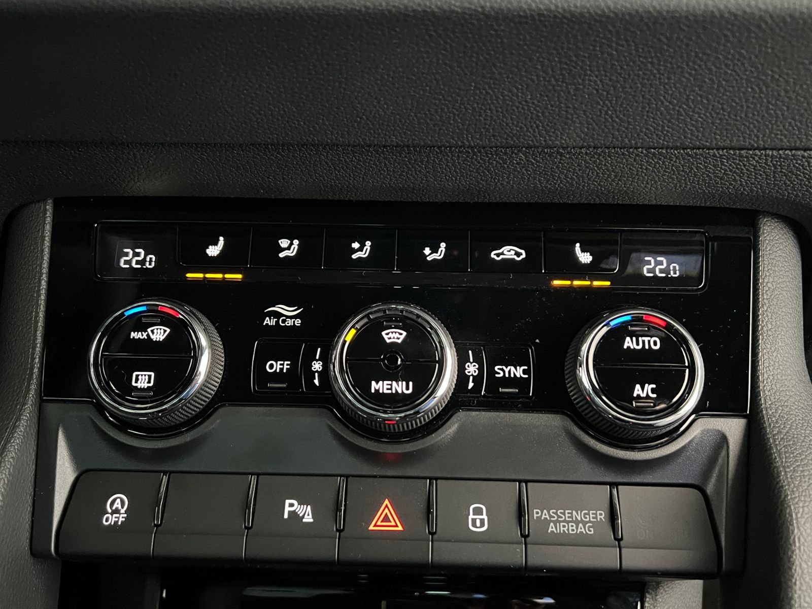 Fahrzeugabbildung SKODA Karoq Sportline 2.0 TDI DSG 4x4 *AHK,Canton-Soun