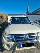 Mitsubishi Pajero 3,2 DI-D  4WD Edition 30 Automatik Edi... - Mitsubishi Pajero: Geländewagen