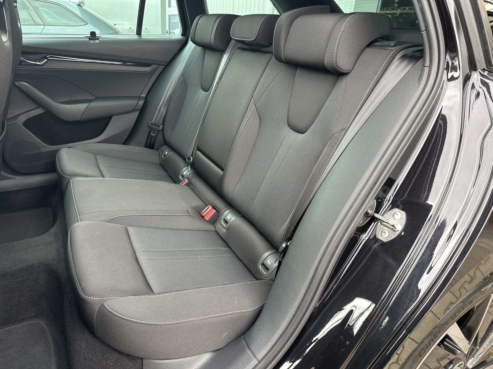 Fahrzeugabbildung SKODA Octavia Combi Sportline NAV+LED+ACC+PANO+HEAD-UP